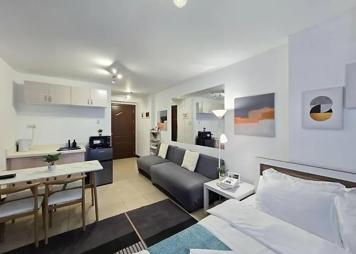 Citispace 1br Condotel At Ridgewood Towers Near Bgc Airport #rw14a *